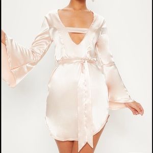 PrettyLittleThing Satin frill sleeve dress